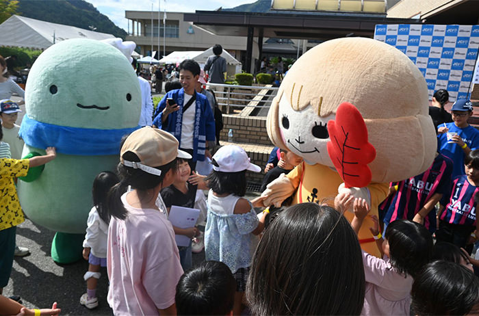 赤い羽根共同募金のマスコット「あかはねちゃん」